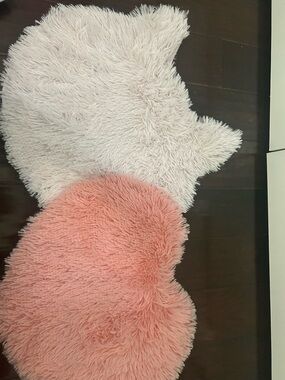 Amazon Plush Round Cat Beds in Pink and Cream